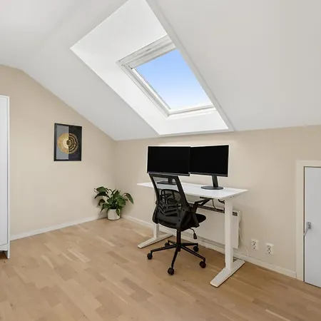 Apartament Romslig Hjem I Naer Golf, Og Motorvei *