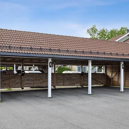 Apartament Romslig Hjem I Naer Golf, Og Motorvei