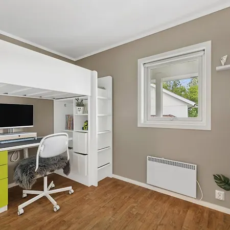 Apartament Romslig Hjem I Naer Golf, Og Motorvei