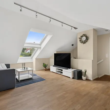 Romslig Hjem I Naer Golf, Og Motorvei Apartament *