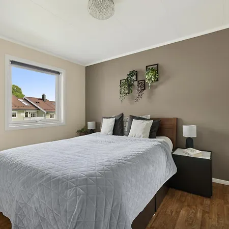 Apartament Romslig Hjem I Naer Golf, Og Motorvei *