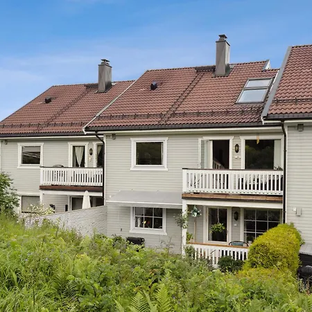 Apartament Romslig Hjem I Naer Golf, Og Motorvei *