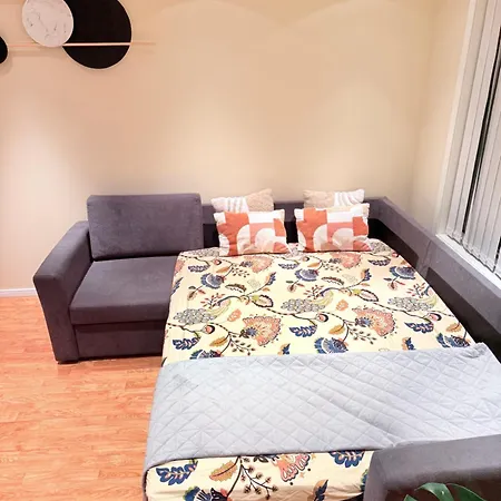 Romslig Hjem I Naer Golf, Og Motorvei Apartament