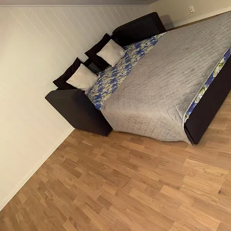 Apartament Romslig Hjem I Naer Golf, Og Motorvei