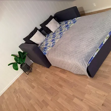 Apartament Romslig Hjem I Naer Golf, Og Motorvei